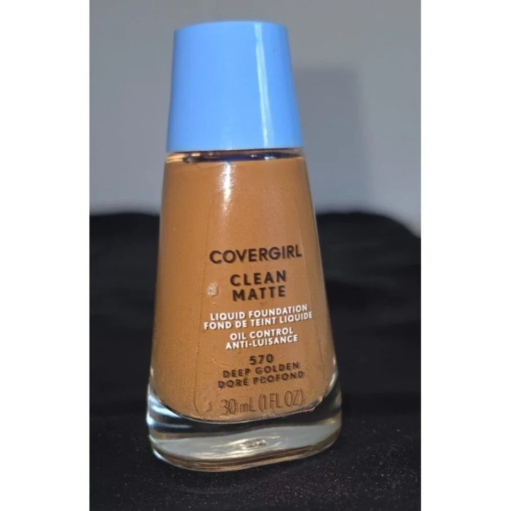 Covergirl Clean Liquid Foundation 570 Deep Golden - Original Discontinued NEW